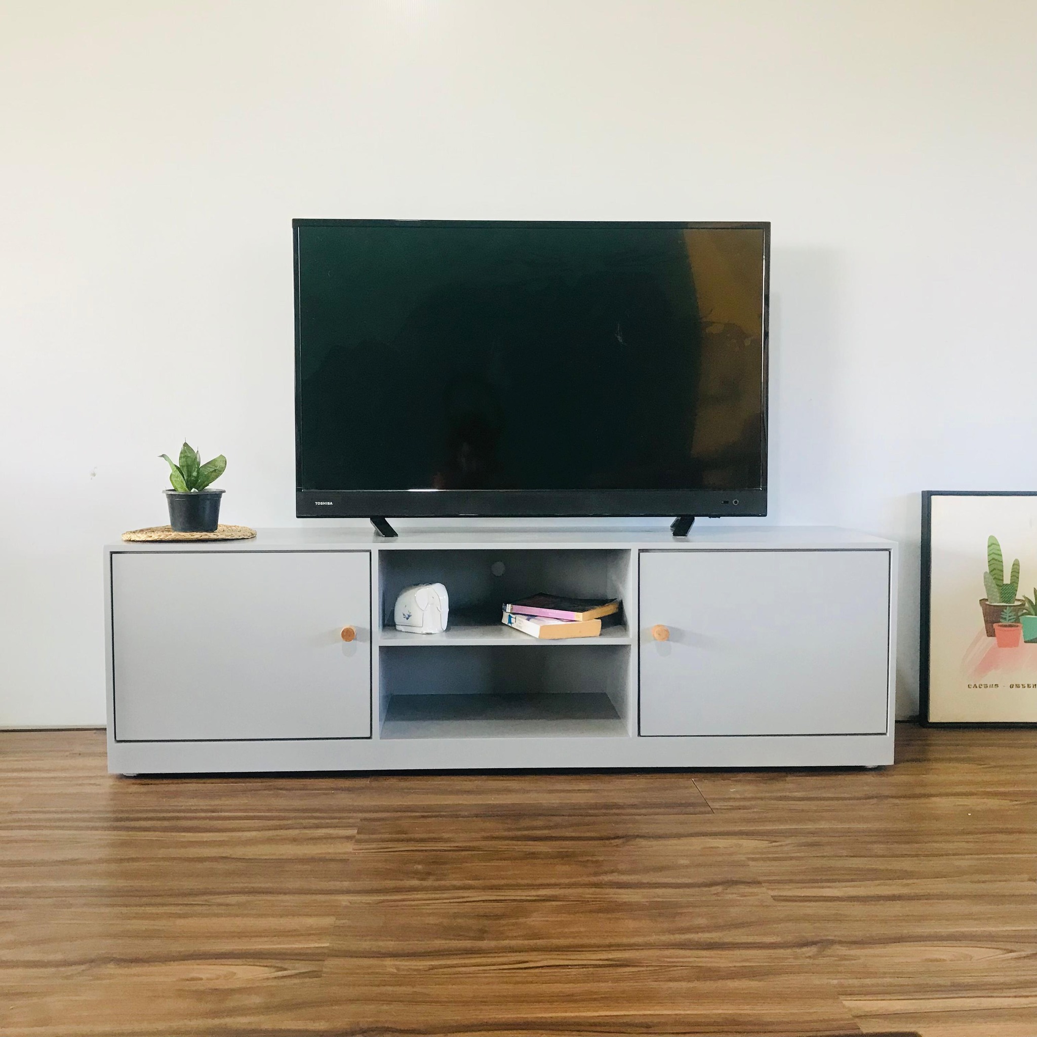 1659 TV Console (MDF)