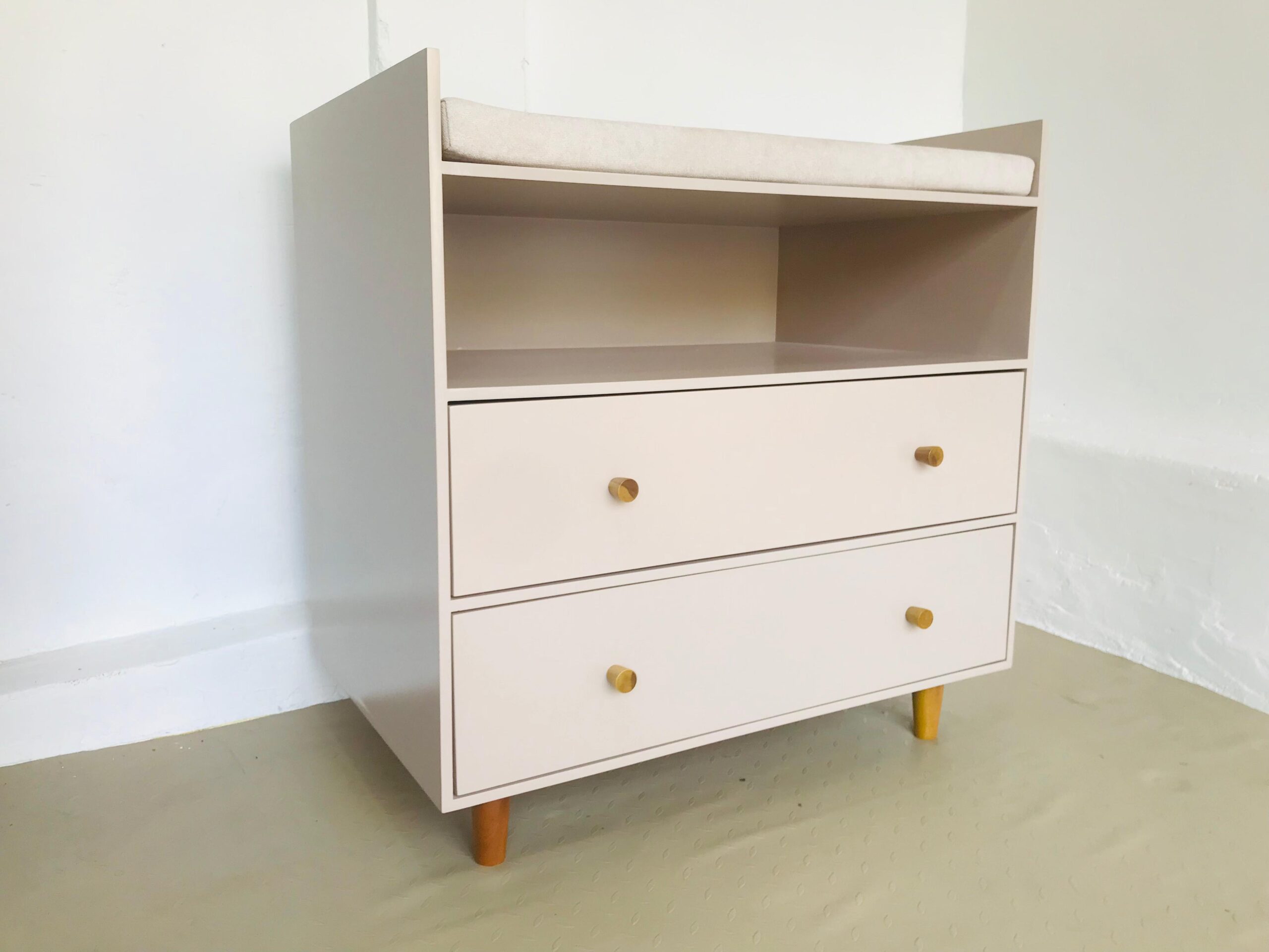 Changing Table - Image 3