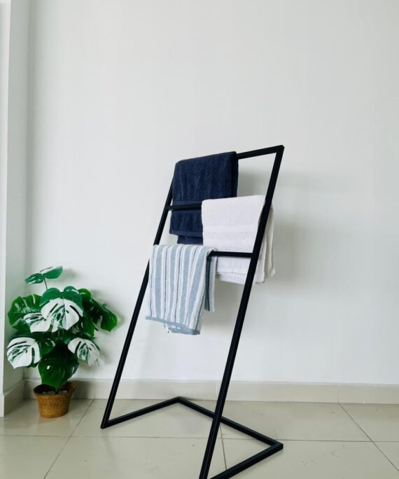 Vito clothes rack