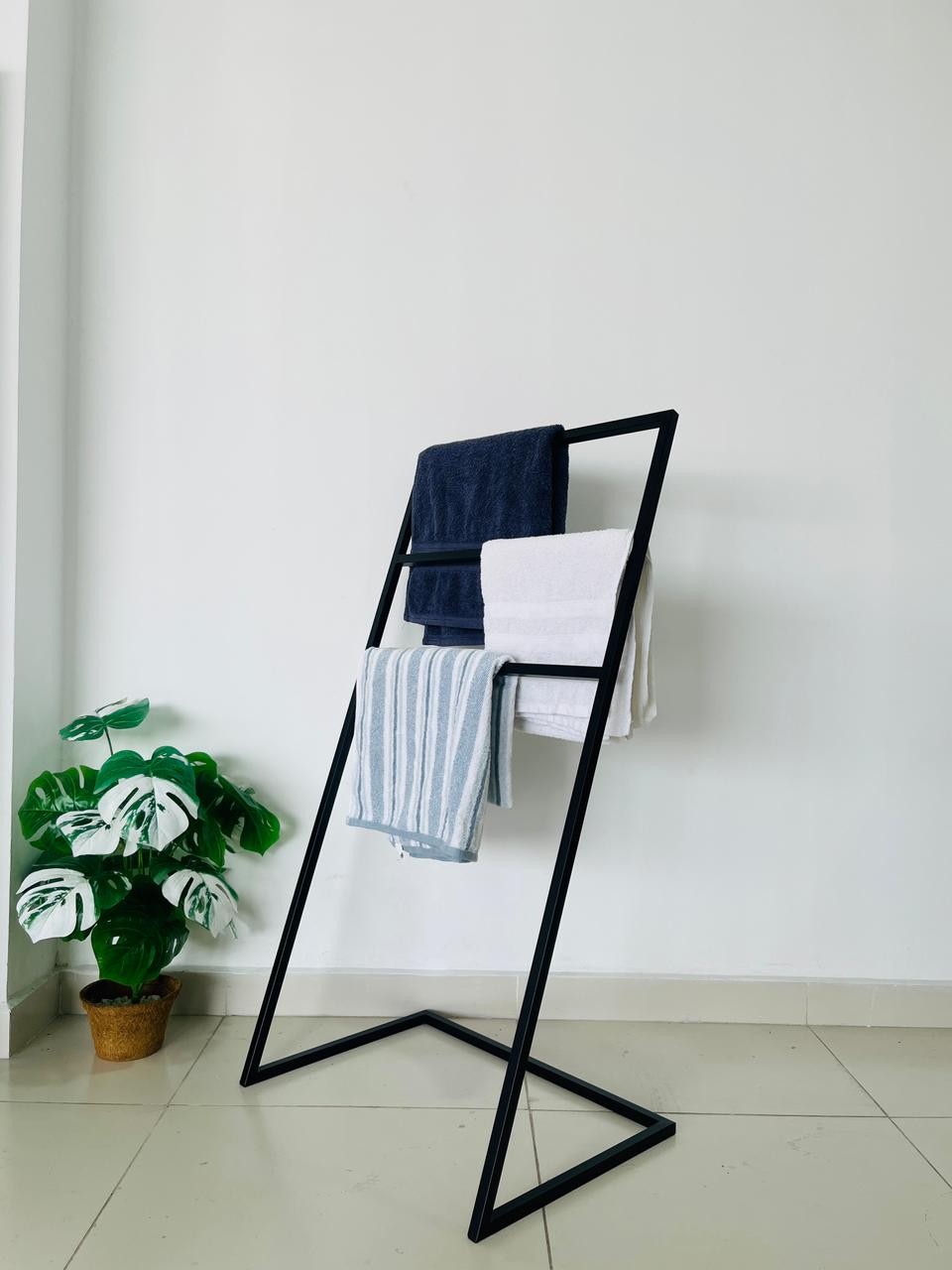 Vito clothes rack