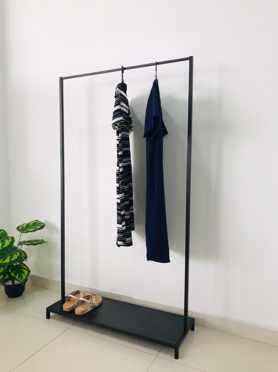 Mono clothes hanger